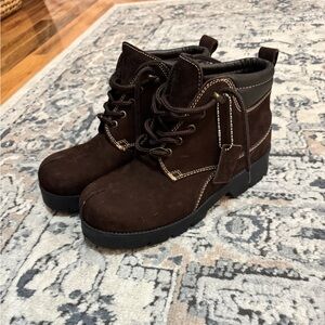 DONATING tmrw! Yellowstone brown hiking suede boots made in Brazil!